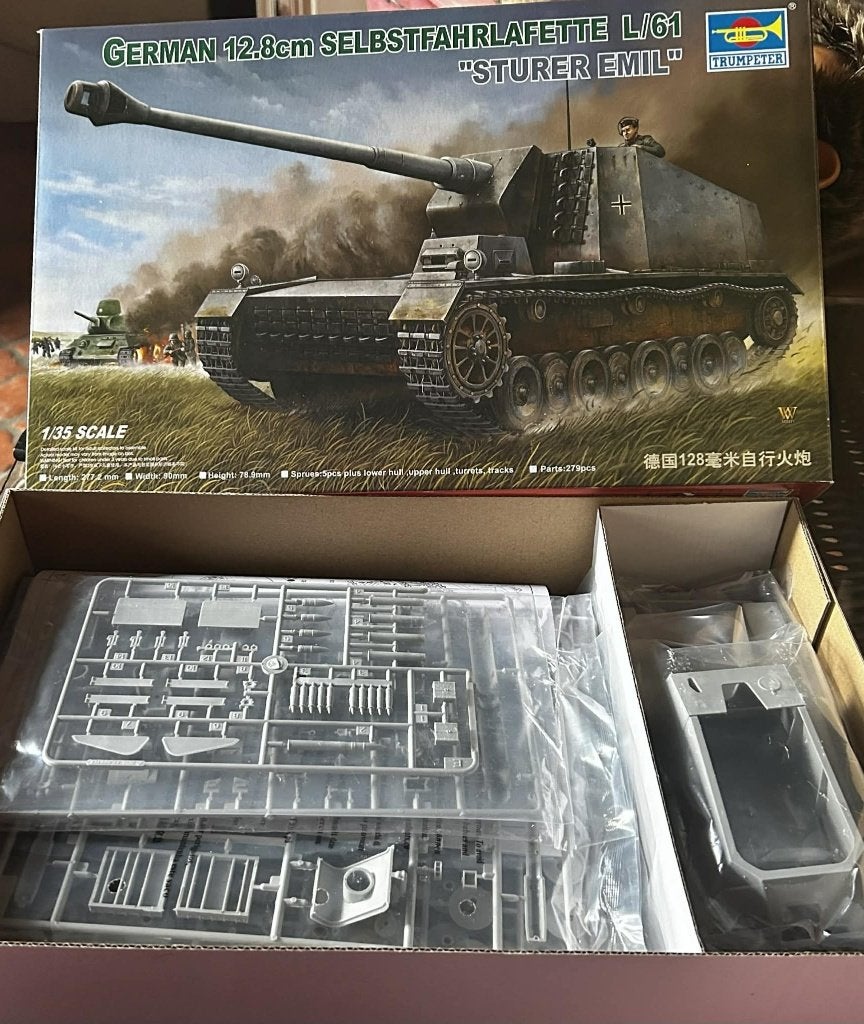NOUVEAU dans l'emballage Trumpeter Sturer Emil, Envoi, Neuf, Tank