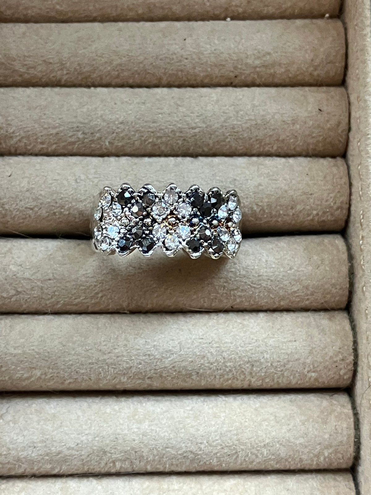 Ring met zwarte en witte zirconia’s, Bijoux, Sacs & Beauté, Bagues, Enlèvement, Comme neuf, Jaune
