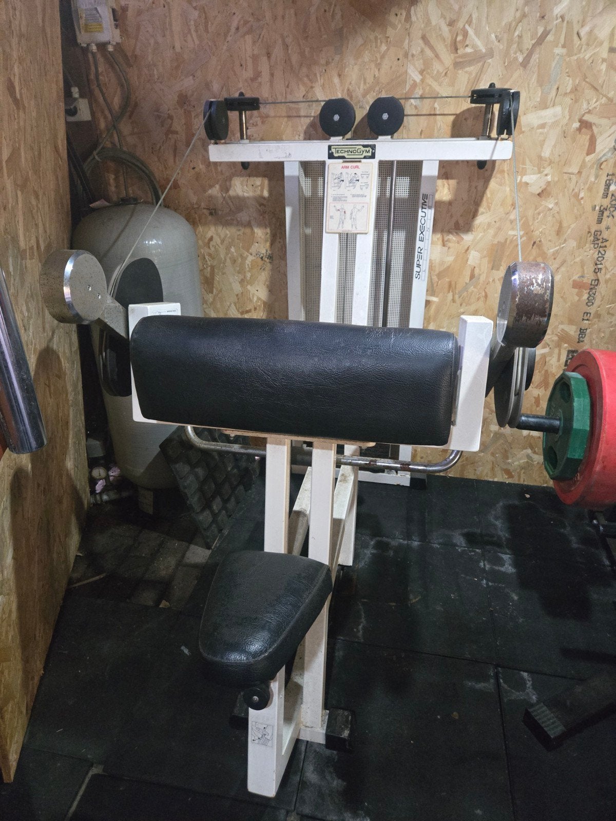 Technogym Isotonic Biceps, Enlèvement