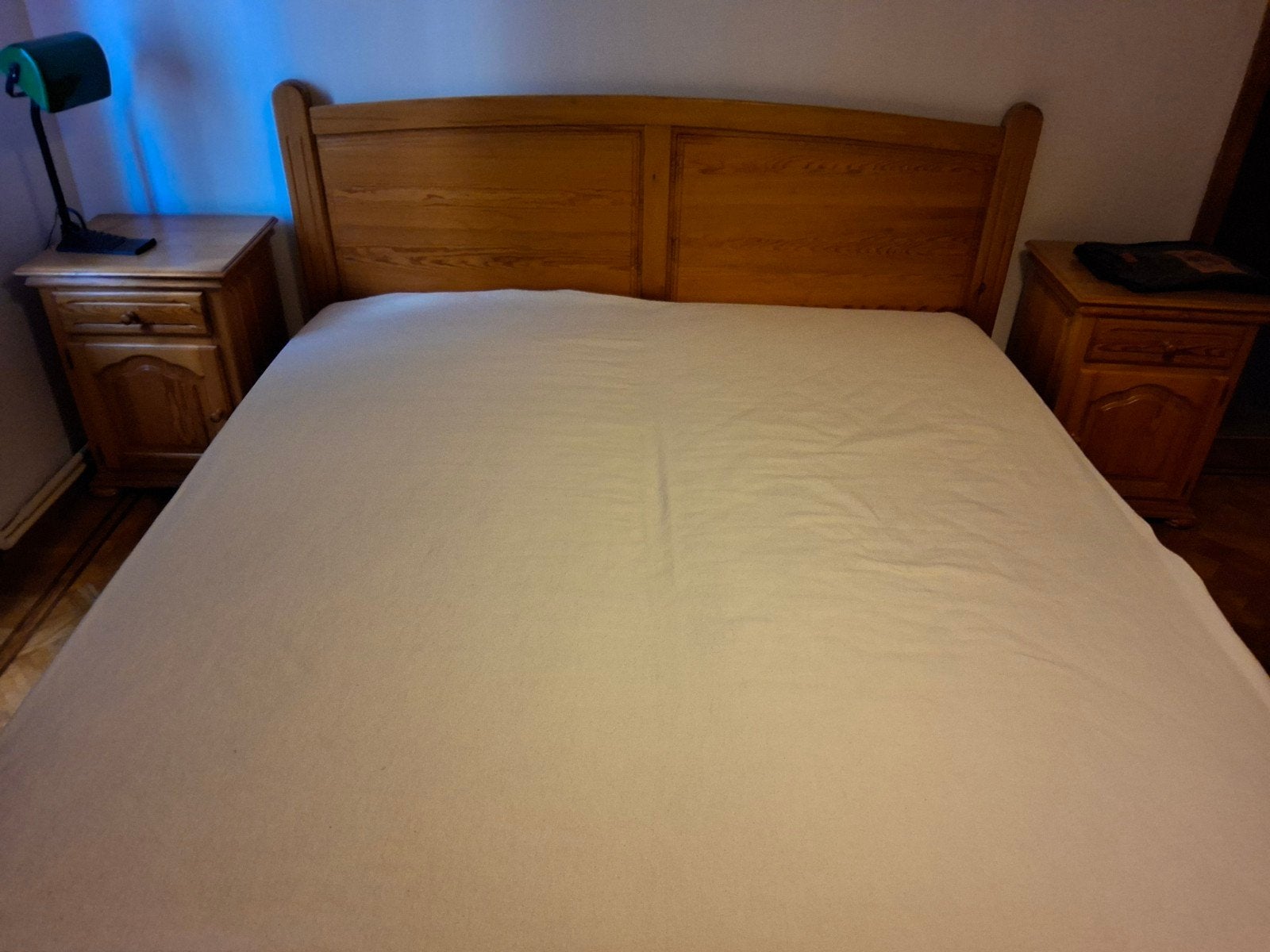 2-persoonsbed 1.80 op 2m + 2 nachtkastjes gratis, Ophalen