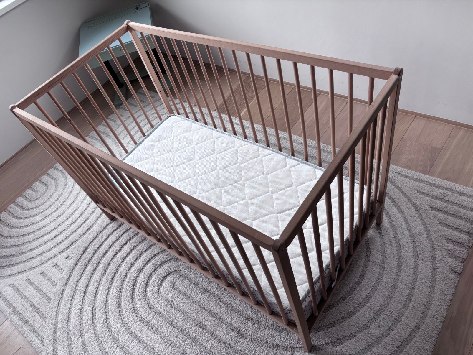 Lit bébé + matelas, Enlèvement, Comme neuf