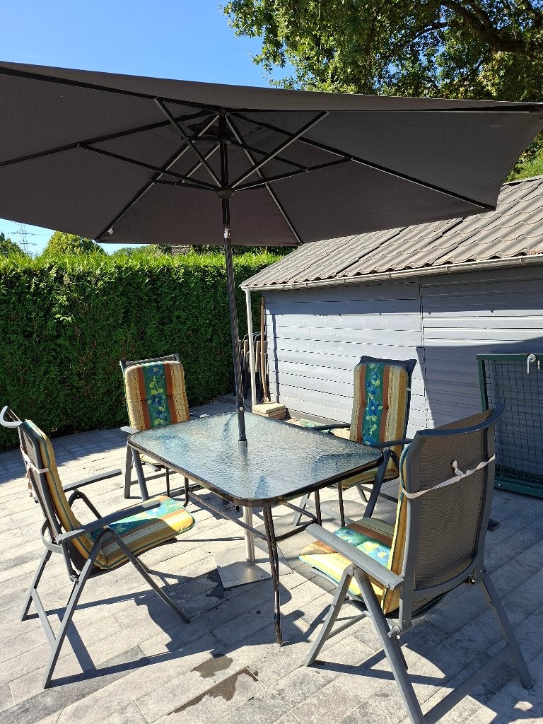 tuintafel 4 stoelen  4 kussen nieuwe parasol en inox voet, Enlèvement, Utilisé