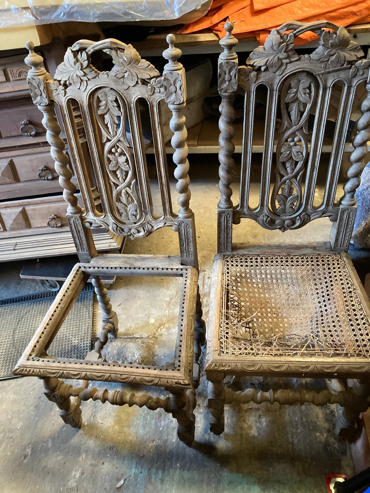 Antieke stoelen, Ophalen