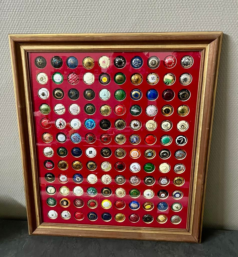 Kader metChampagnecapsules + losse champagnecapsules, Ophalen