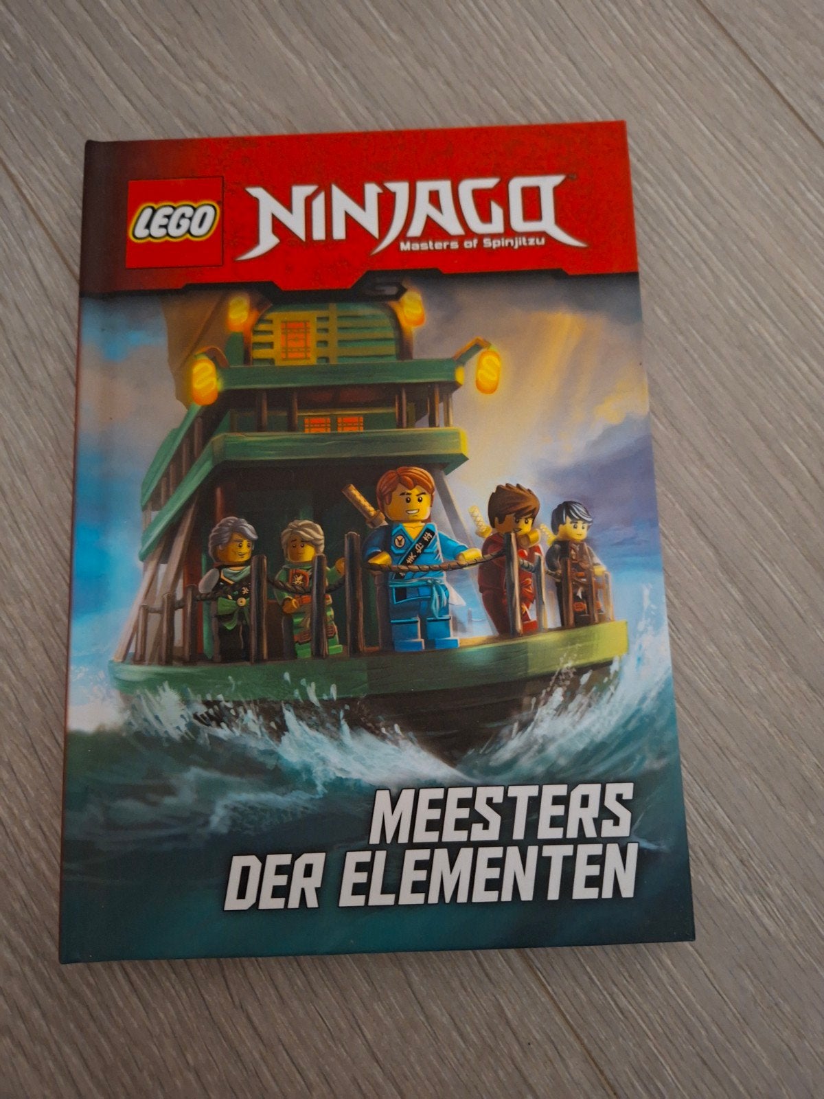 lego ninjago meesters der elementen, Boeken, Ophalen of Verzenden, Zo goed als nieuw