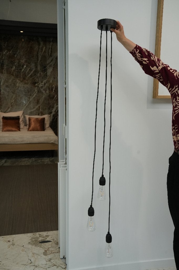 Zwarte hanglamp met 3 lange snoeren, Comme neuf, Enlèvement, Minimalistisch, E27 (grand)