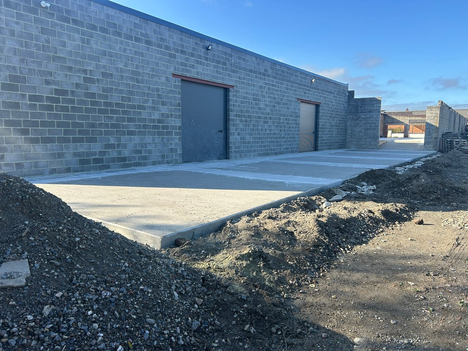 Magazijn 275m2 te huur in Anderlues, Charleroi