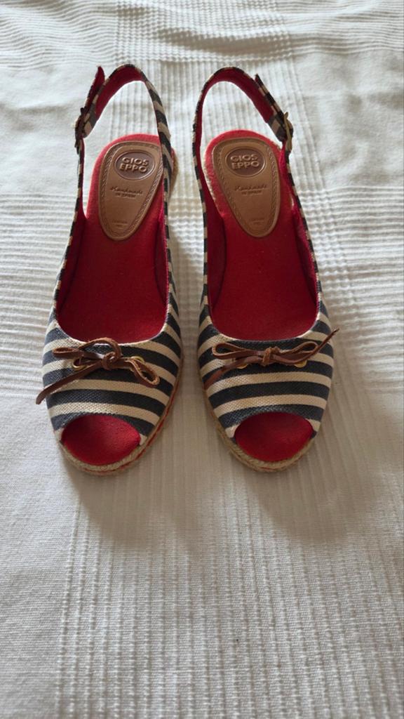 Chaussures pointure 39,  comme neuves, Vêtements | Femmes, Enlèvement