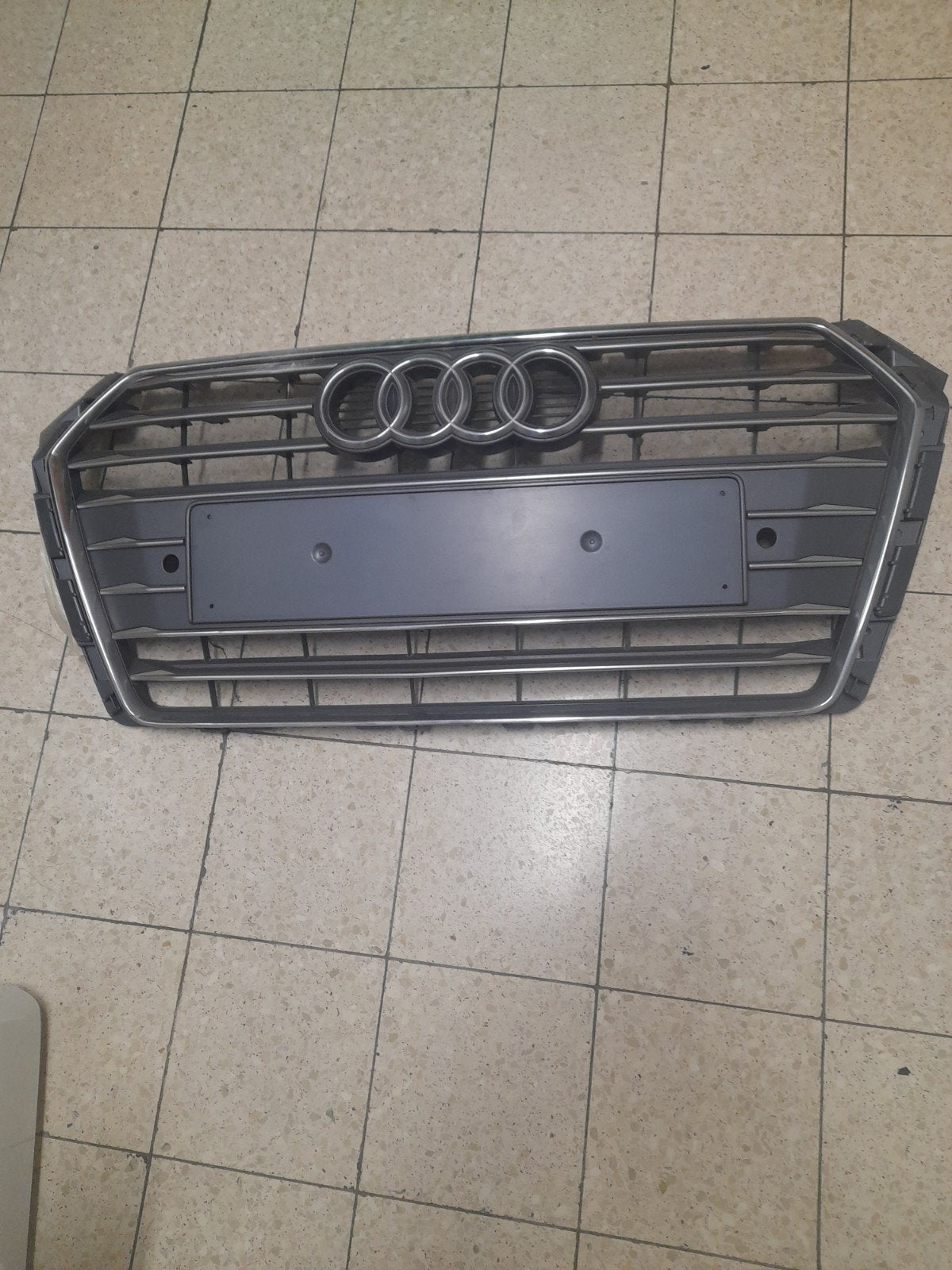 Calandre Audi A4 anne 2016  8W0 853 651 AB, Audi