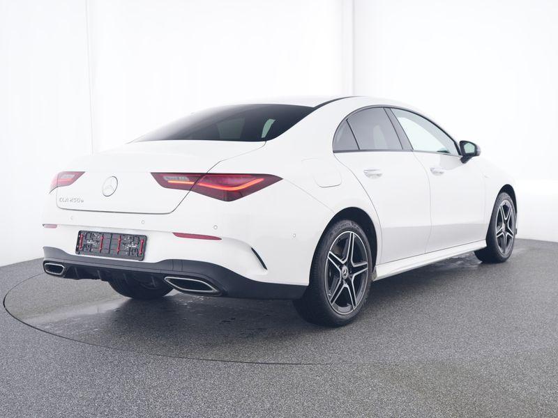 Mercedes-Benz CLA-klasse 250 e Coupé AMG Line | Trekhaak |, Auto's, Stof, Gebruikt, 4 cilinders, 16 kWh