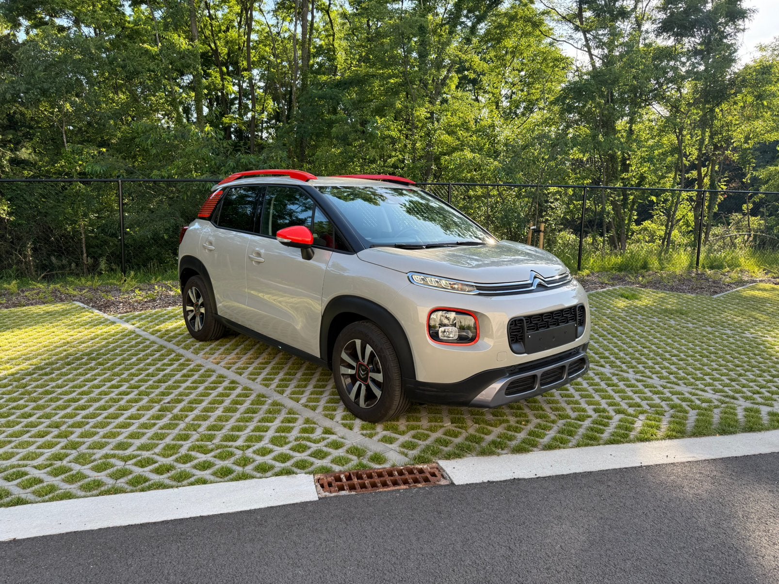 Citroen C3 Aircross Shine 1.2i 2018 91900km 1Ste Eigenaar, Auto's, Voorwielaandrijving, Dealer onderhouden, Stof, Overige kleuren