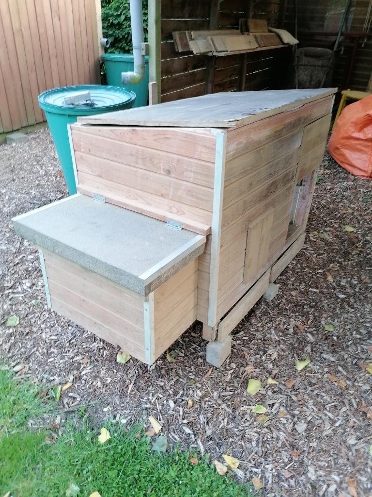 cage de couchage pour 4 à 5 poulets, Avril, Sexe inconnu