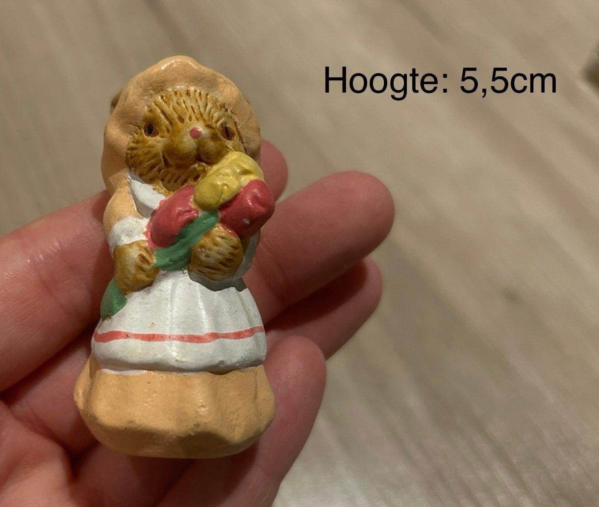 Beeldje konijn met bloemetjes, Ophalen of Verzenden, Zo goed als nieuw, Dier