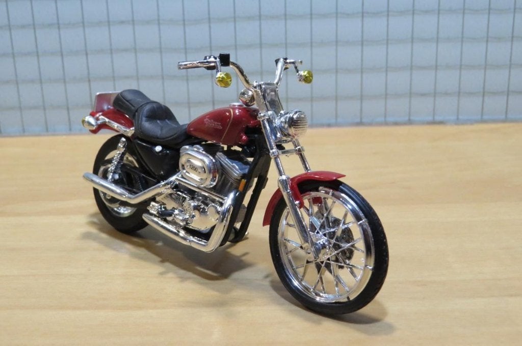 Harley Davidson XL1200C Sportster 1200 1:18 (n042) blister, Ophalen of Verzenden, Nieuw, Motor, Maisto