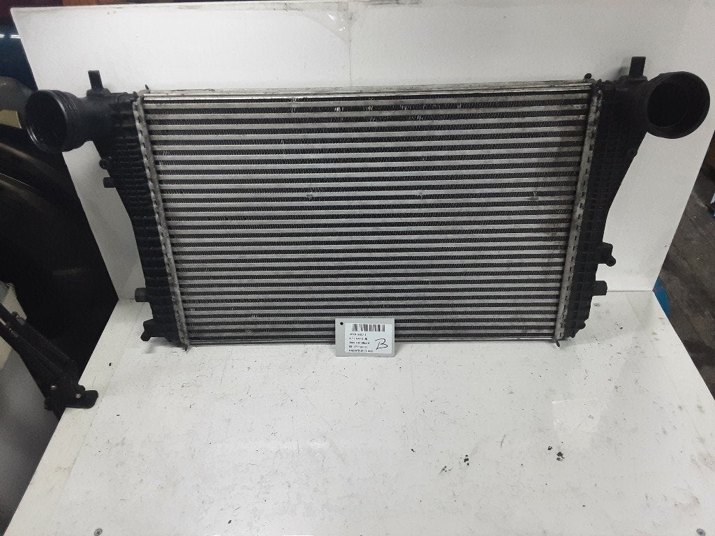 RADIATEUR INTERCOOLER Golf V 4Motion (1K1) (3C0145805P), Auto-onderdelen, Gebruikt, Volkswagen, Mevr. I. Hauben, Rue de l'Espoir 34 34
4030  GRIVEGNÉE, BE