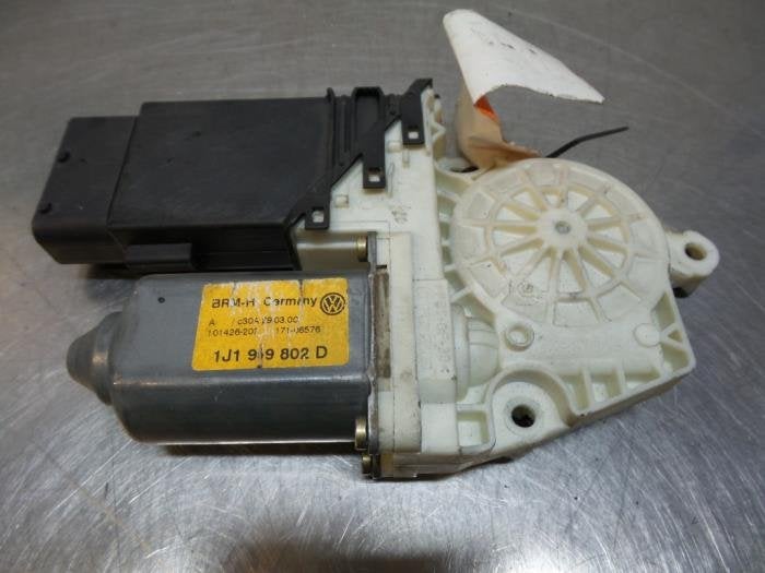 Moteur de vitre portière d'un Volkswagen Golf (Golf 97-), Autos : Pièces & Accessoires, Volkswagen, -, 3 mois de garantie, Utilisé