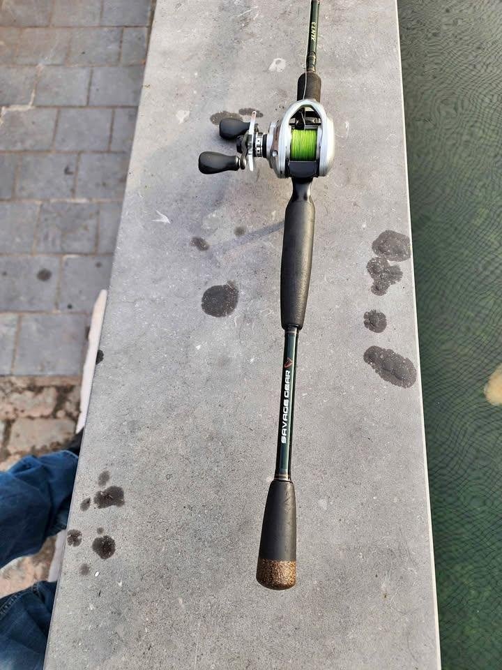 Canne casting + moulinet Savage Gear 12-45gr., Watersport en Boten, Ophalen, Nieuw, Complete set