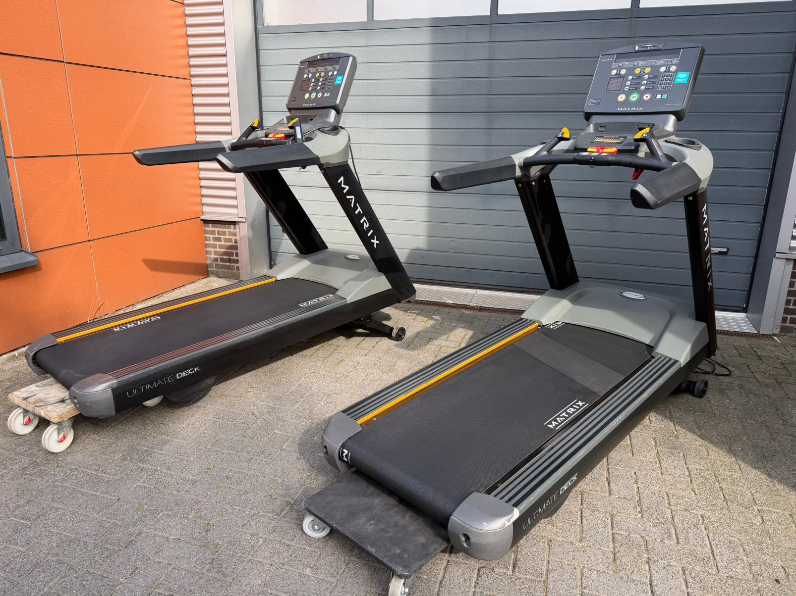 Mooie Zwarte Matrix T5X Loopband met Nieuw loopvlak er op, Sport en Fitness, Ophalen, Gebruikt, Loopband