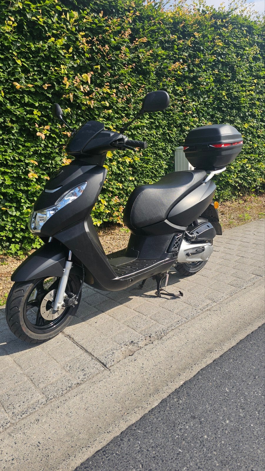 Peugeot kisbee A Klasse  - 2024, Fietsen en Brommers, Ophalen, Benzine