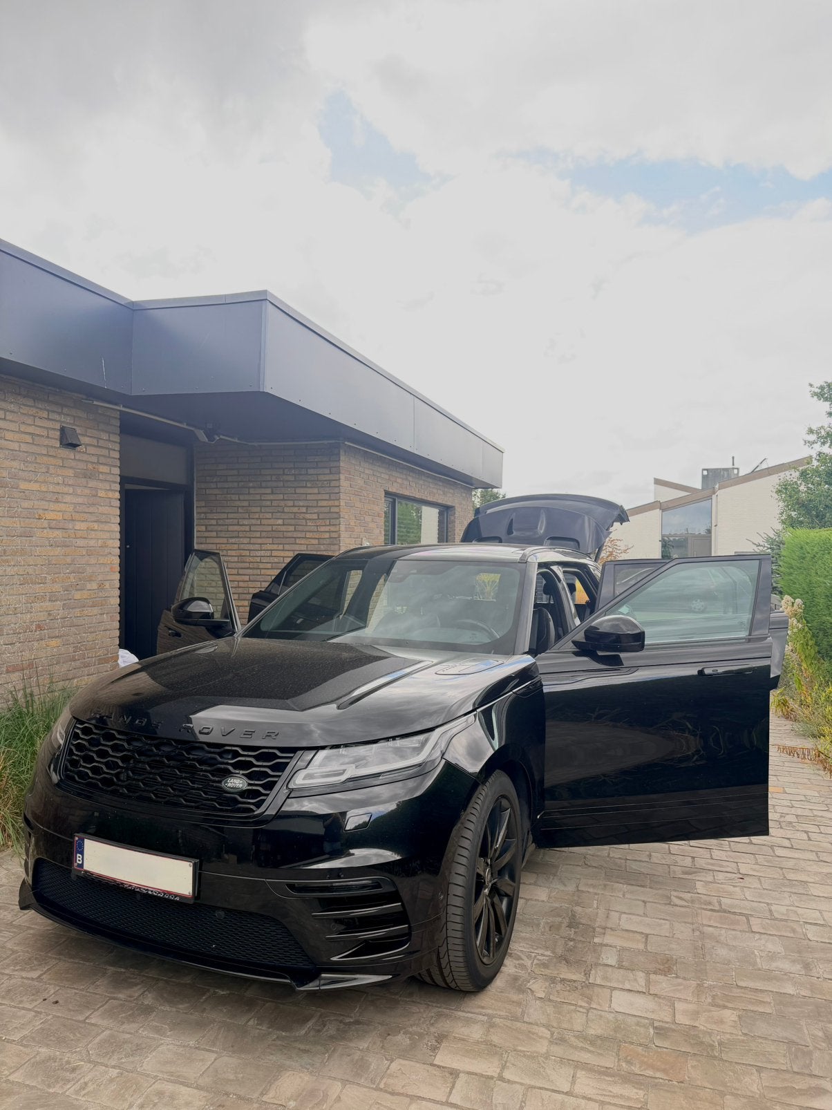 Range Rover Velar R-dynamic - CARPLAY Full optie-240pk 2.0d, Automaat, Range Rover Velar, Zwart, Leder