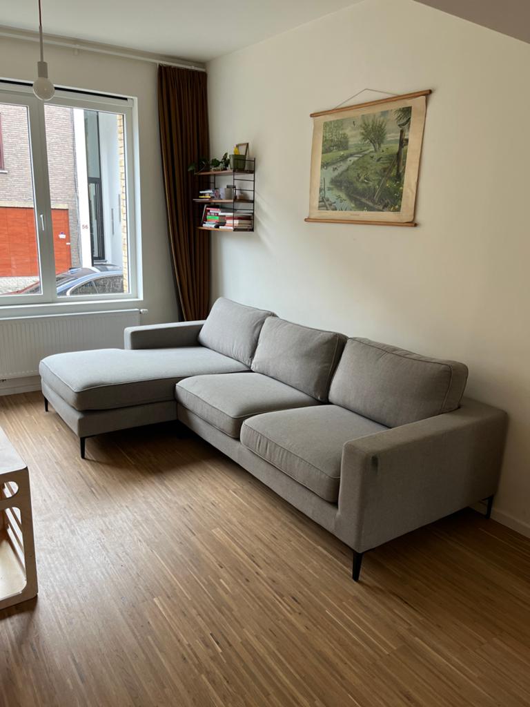 Grijze L-vorm zetel sofa Juntoo, Huis en Inrichting, Ophalen, 250 tot 300 cm, Gebruikt, 100 tot 125 cm