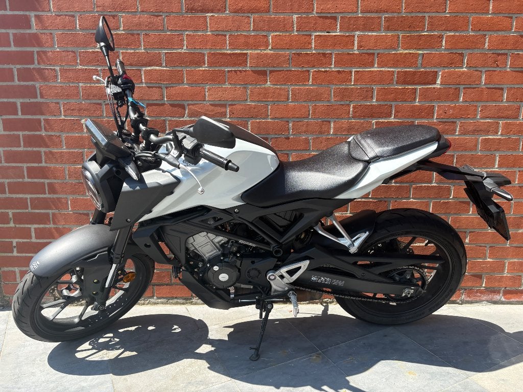HONDA CB 125 R de 2025 3200 km, Motos, Motos | Honda, Occasion, Permis Moto A1 minimum, Particulier, Éclairage LED