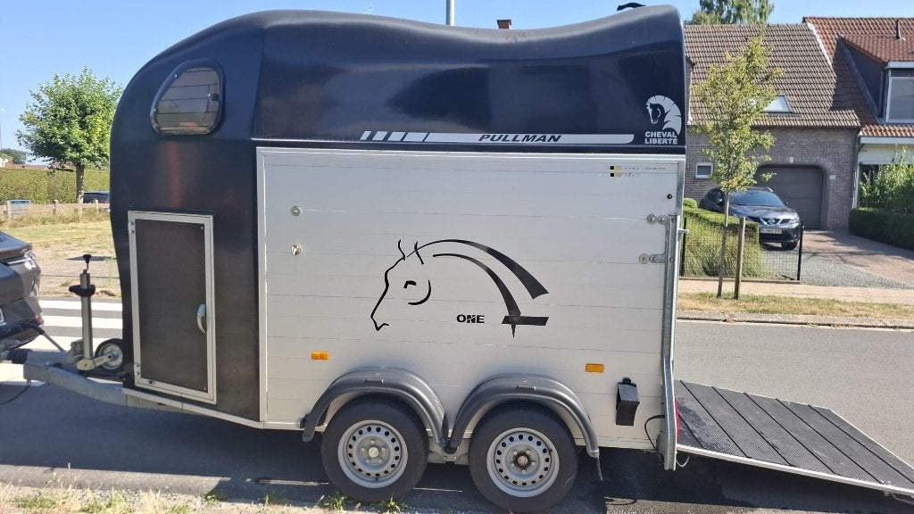 Cheval Liberté Gold One Pullman V2 – 1,5-paardstrailer, Animaux & Accessoires, Chevaux & Poneys | Semi-remorques & Remorques, Enlèvement