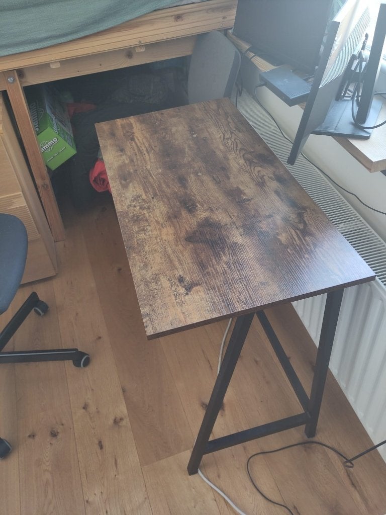 klein en praktisch bureau met een bijpassende bureaustoel, Ophalen, Gebruikt