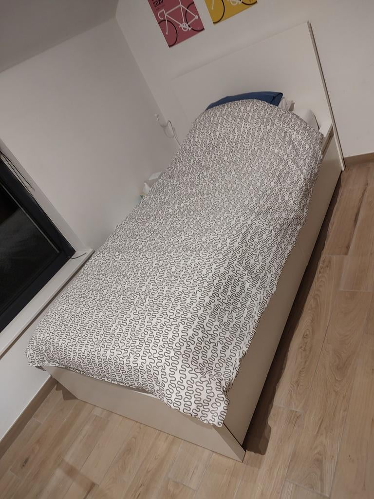 Lit Ikea blanc avec tiroirs et matelas.parfait état !, Enlèvement