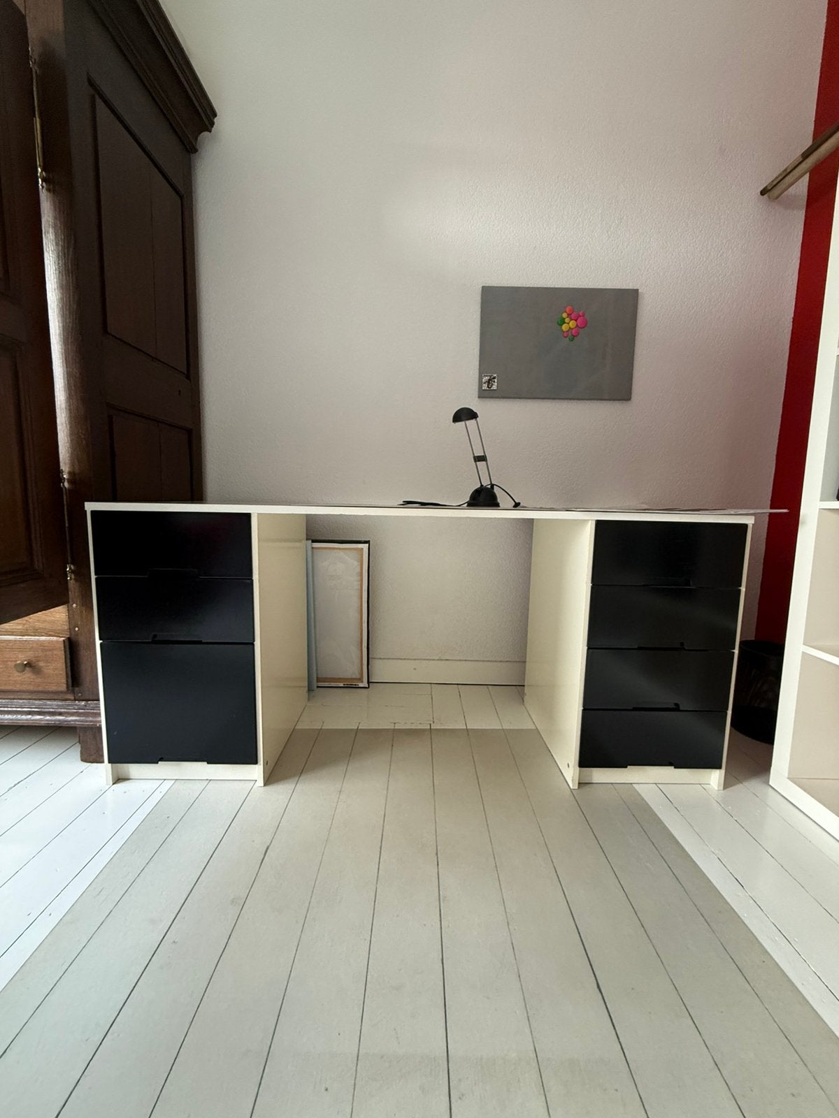 Witte bureau met 7 zwarte lades, Enlèvement, Utilisé, Blanc