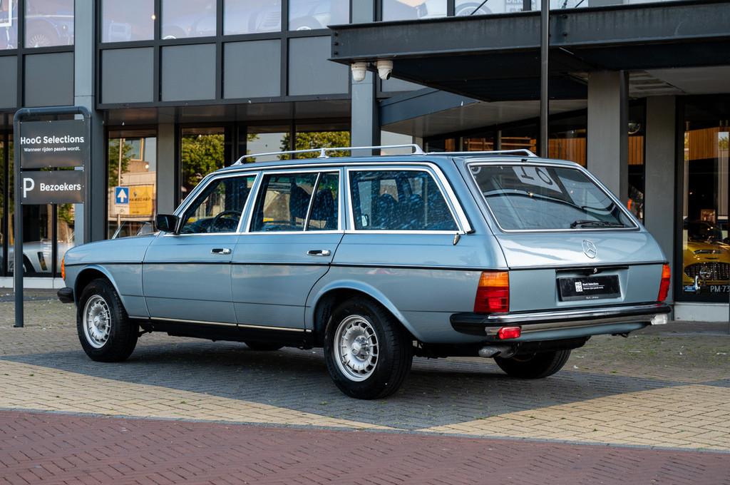 Mercedes-Benz 200-serie 280 TE (S123) (bj 1979, automaat), Auto's, Oldtimers, Automaat, Stof, Zwart, Blauw