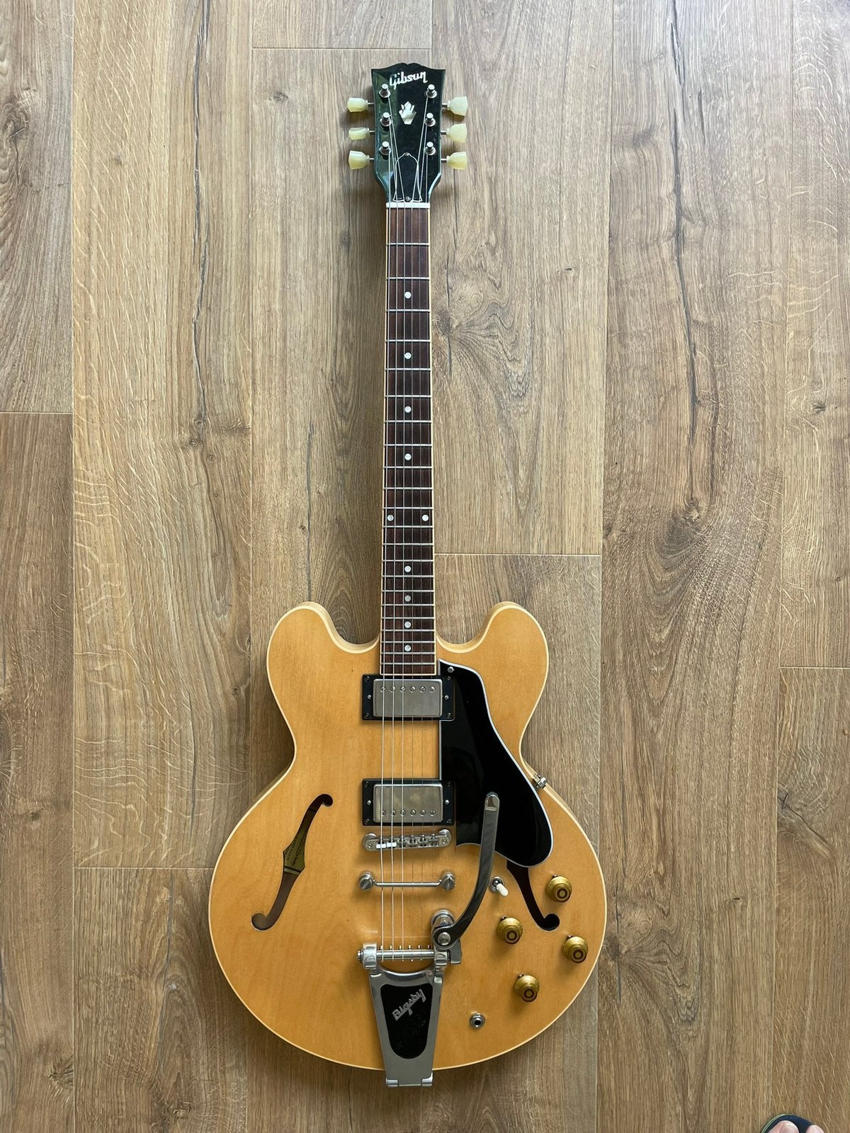 Gibson ES-335 NA ThroBak, Ophalen of Verzenden, Zo goed als nieuw, Semi-solid body, Gibson