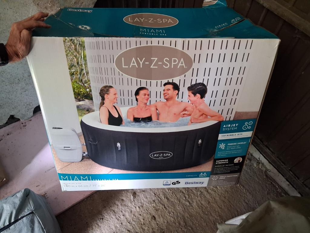 Opblaasbare jacuzzi, Tuin en Terras, Ophalen, Afdekzeil
