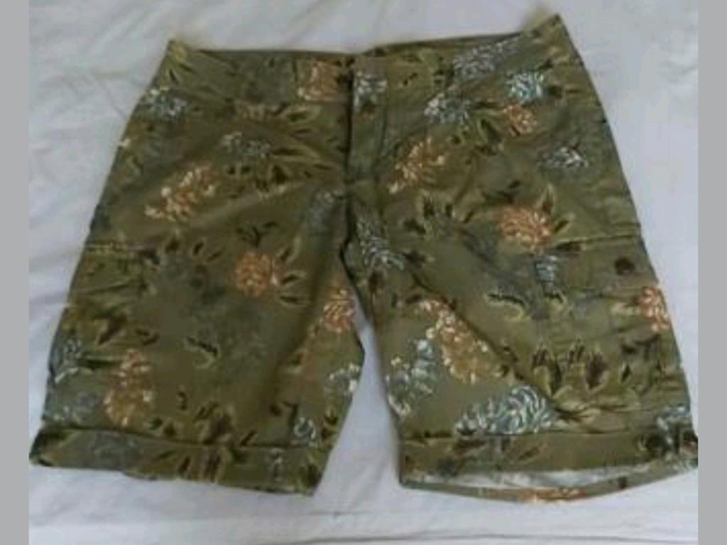 Prachtige korte broek large, Kleding | Dames, Kort, Yessica, Maat 42/44 (L), Ophalen of Verzenden