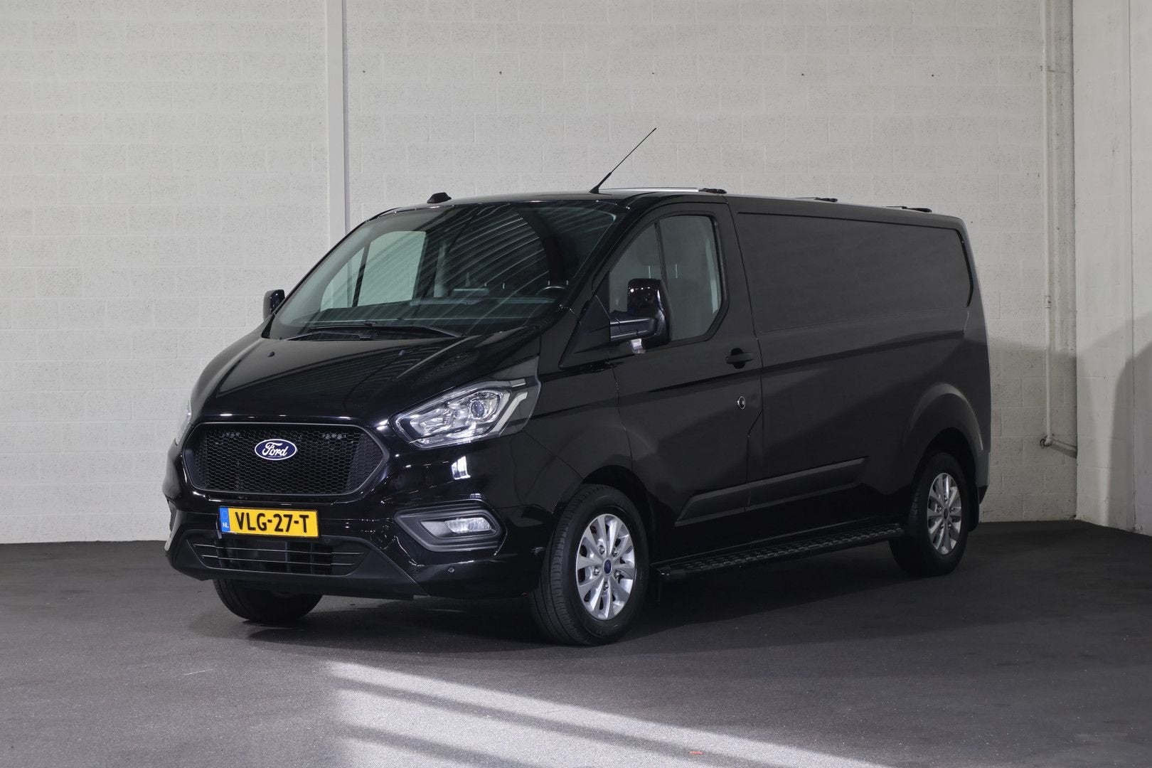 Ford Transit Custom 2.0 TDCI L2 H1 Limited Automaat Airco Ca, Auto's, Automaat, Parkeersensor, Zwart, Diesel