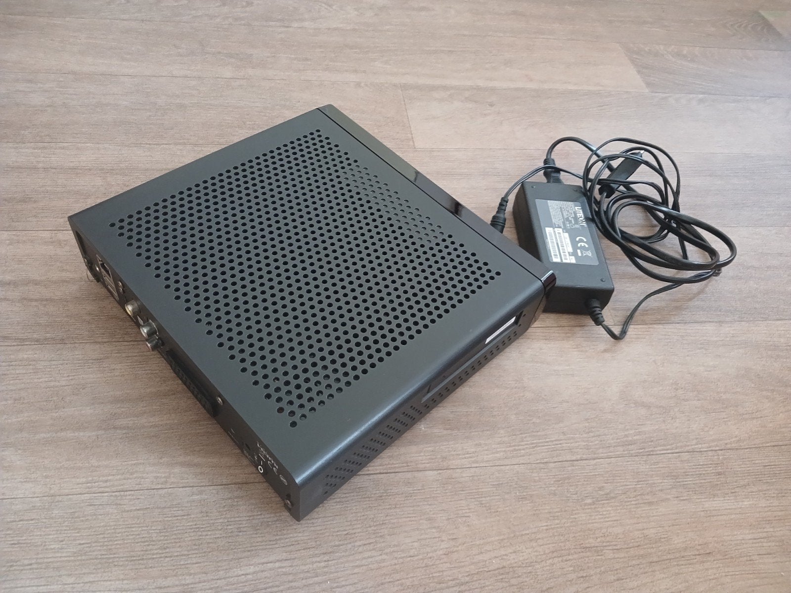 Tv station klein 20 op 20 cm 8 cm hoogte ongeveer, Consoles de jeu & Jeux vidéo, Consoles de jeu | Xbox 360, Enlèvement ou Envoi