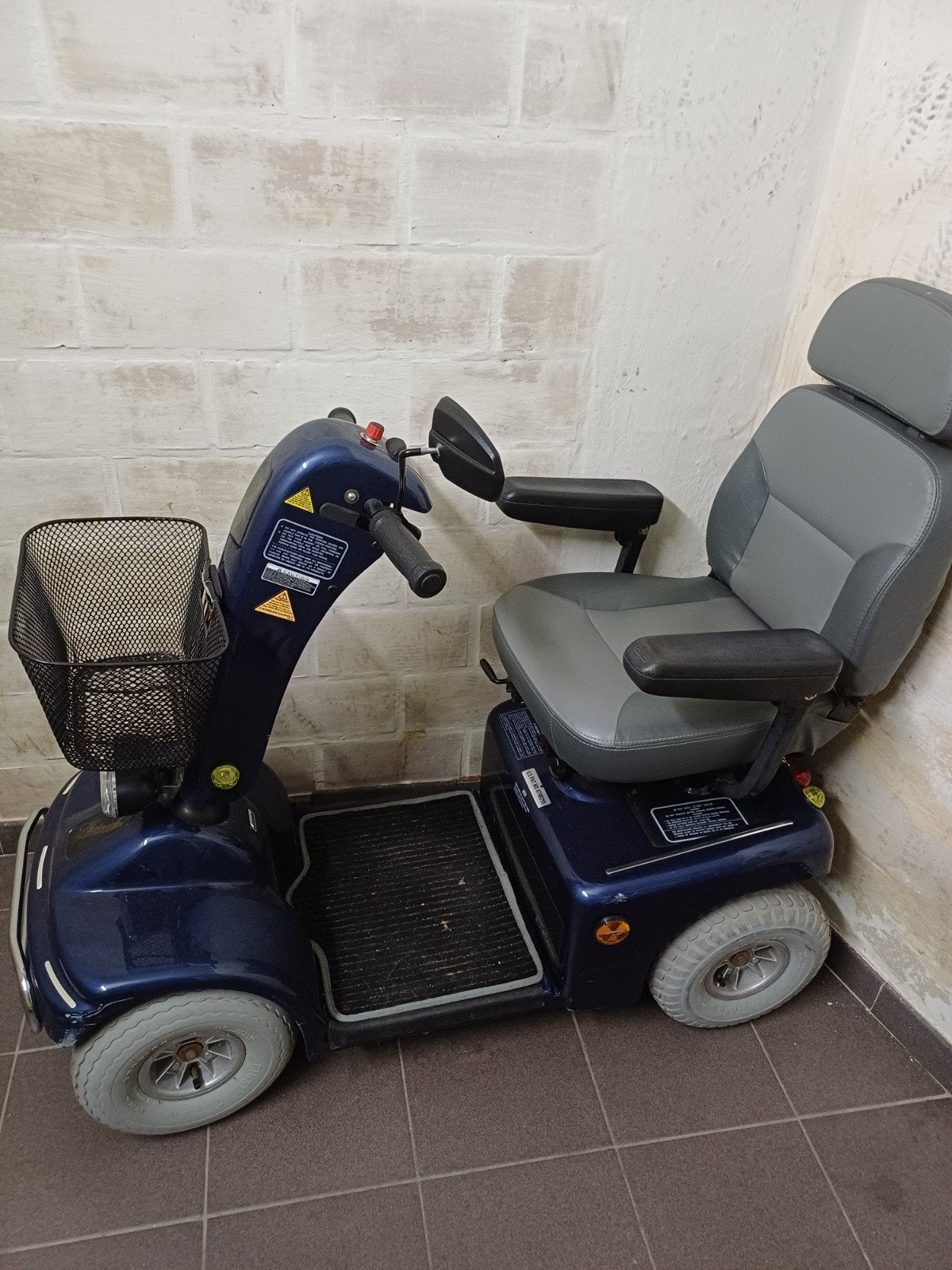 Scooter handicape bleue, Enlèvement