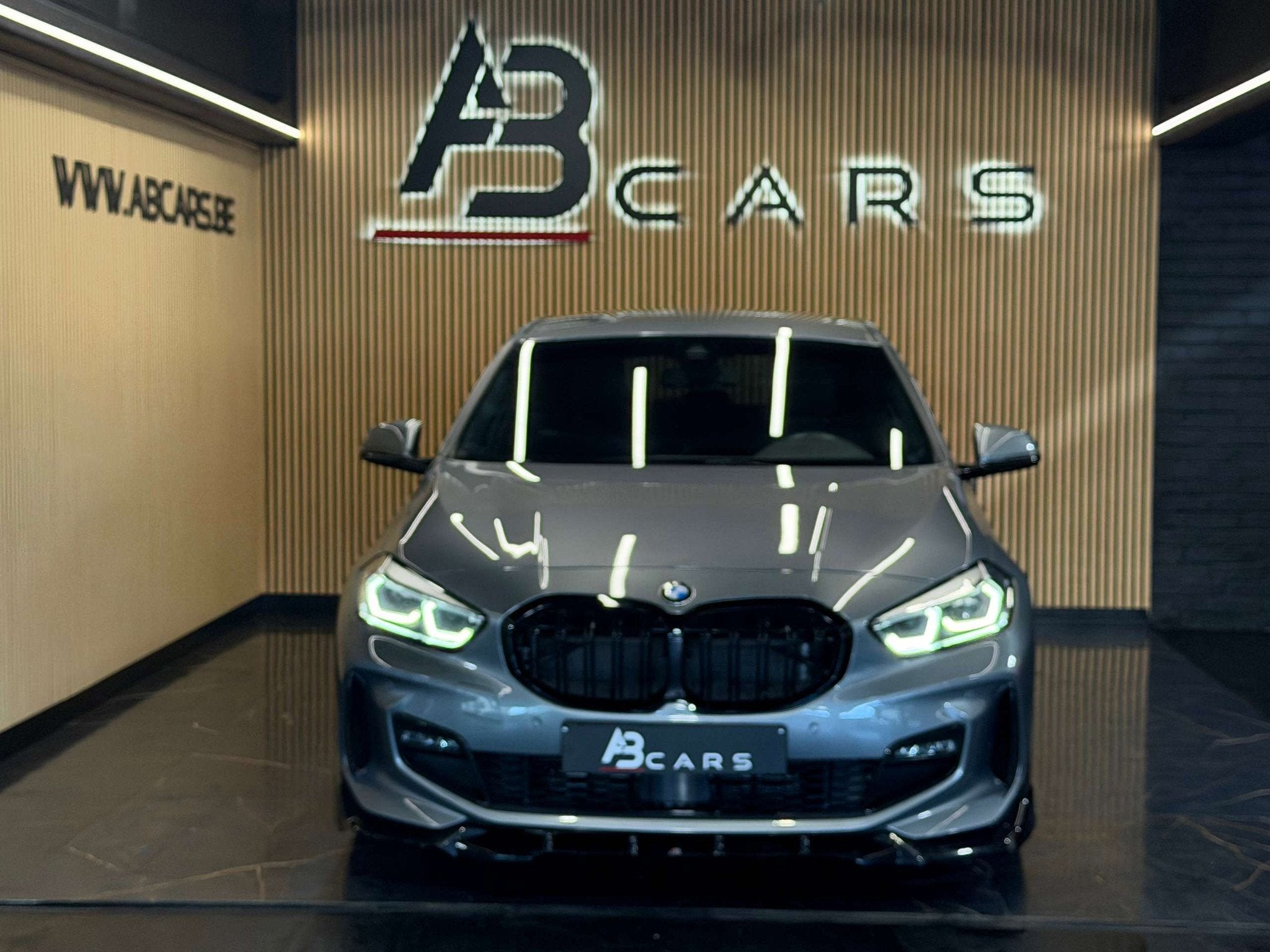 BMW 1 Serie 118 IA PACK M PERFORMANCE *GARANTIE 12 MOIS*, Auto's, Gebruikt, Zwart, 136 pk, Wit