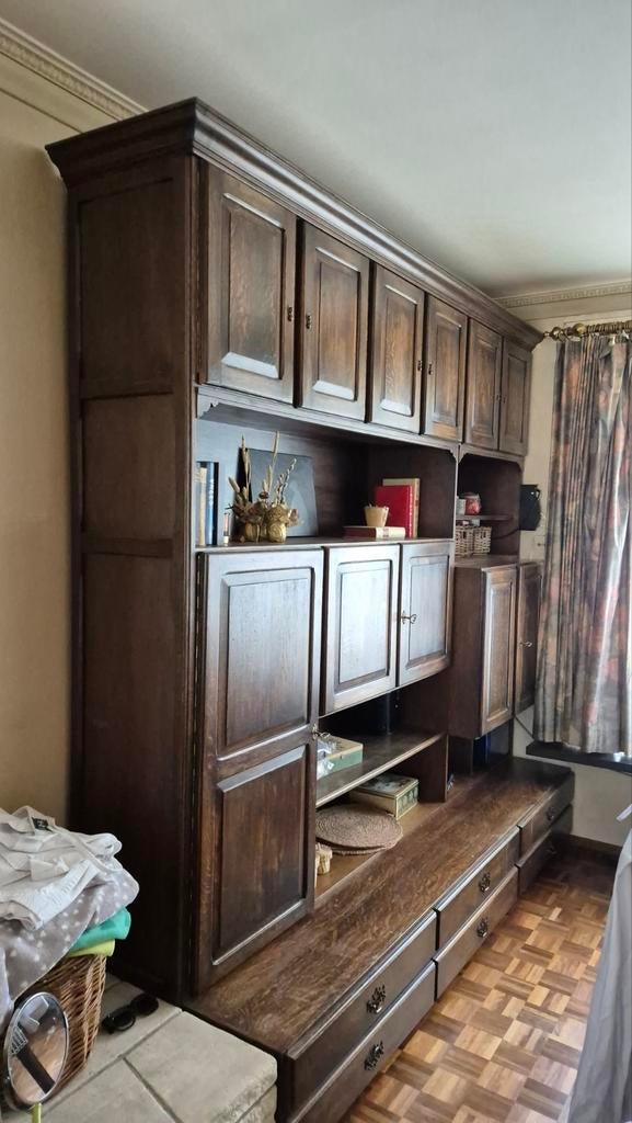 Grote Houten buffetkast, Enlèvement