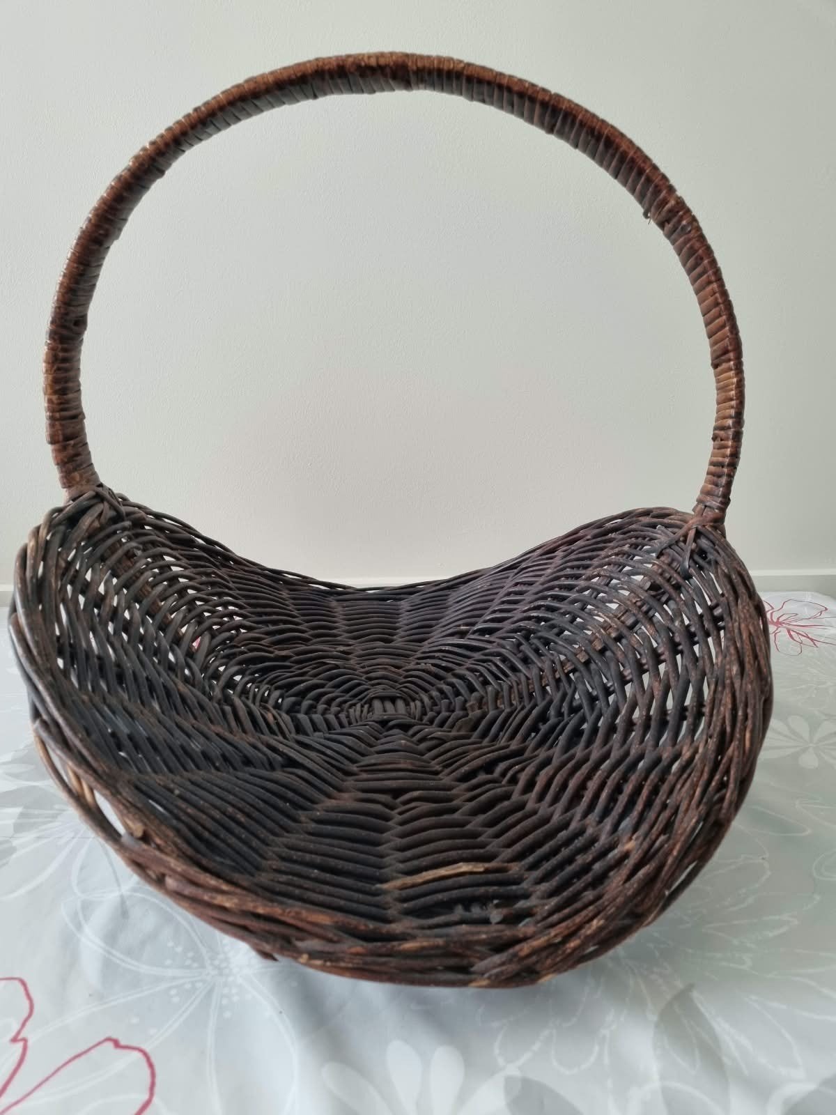 Brocante: handgevlochten mand uit riet, Ophalen, Gebruikt, Mand, Riet
