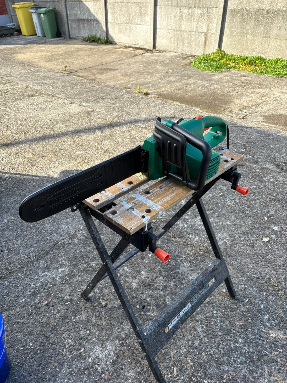 Scie à chaîne Black & Decker, Tronçonneuse, 1200 watts ou plus, 30 à 70 mm, Enlèvement