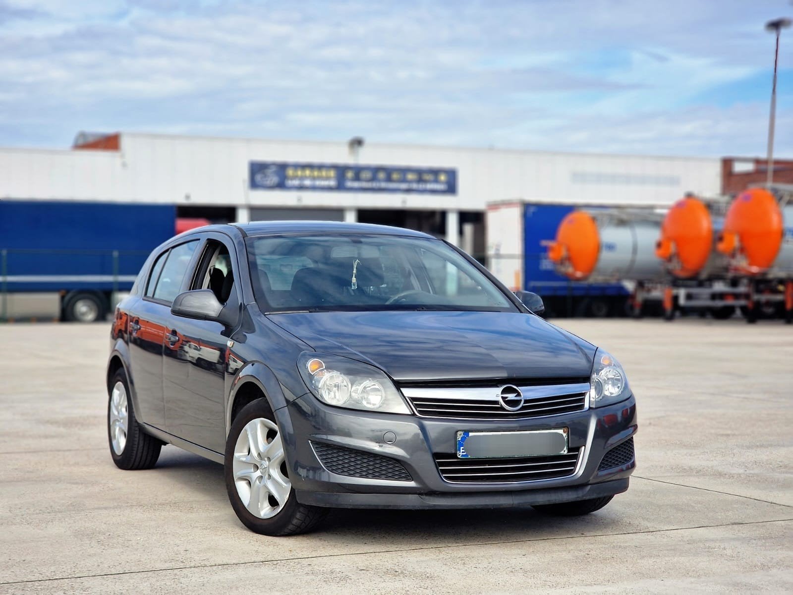 OPEL ASTRA 1.6i BENZIN 12/2011 FACELIFT 188000 KM TOPSTAAT, Auto's, Euro 5, Zwart, 4 cilinders, 1600 cc