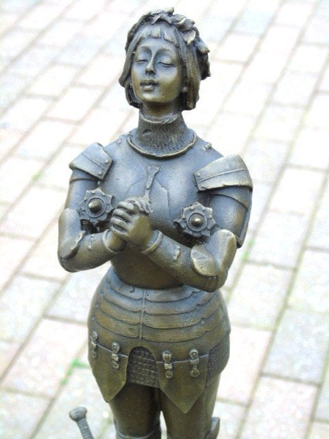 Jeanne d'Arc en haar gesigneerde bronzen harnas, MERCIE, Ophalen of Verzenden, Brons