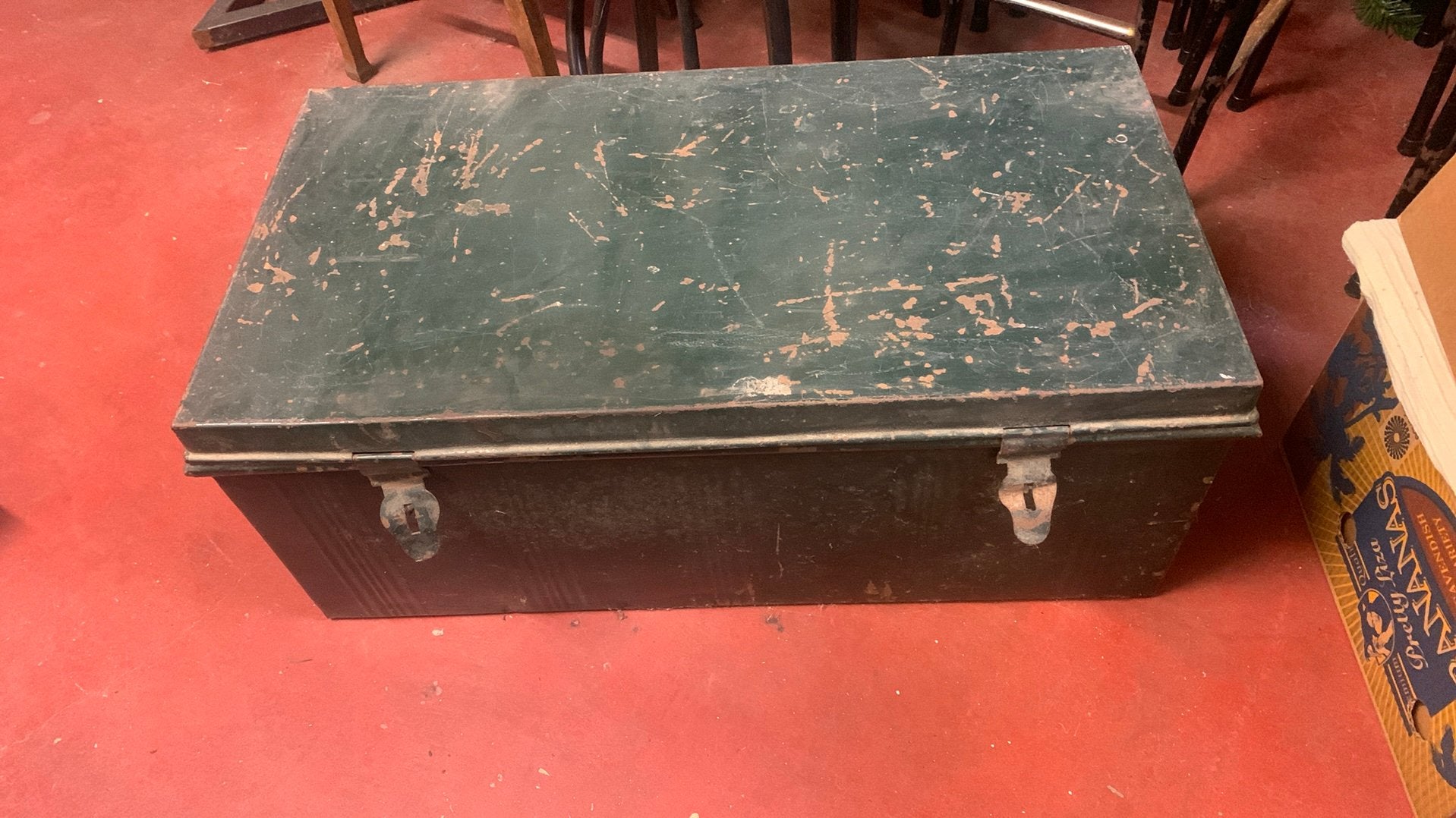 Grote metalen kist, Ophalen, Gebruikt