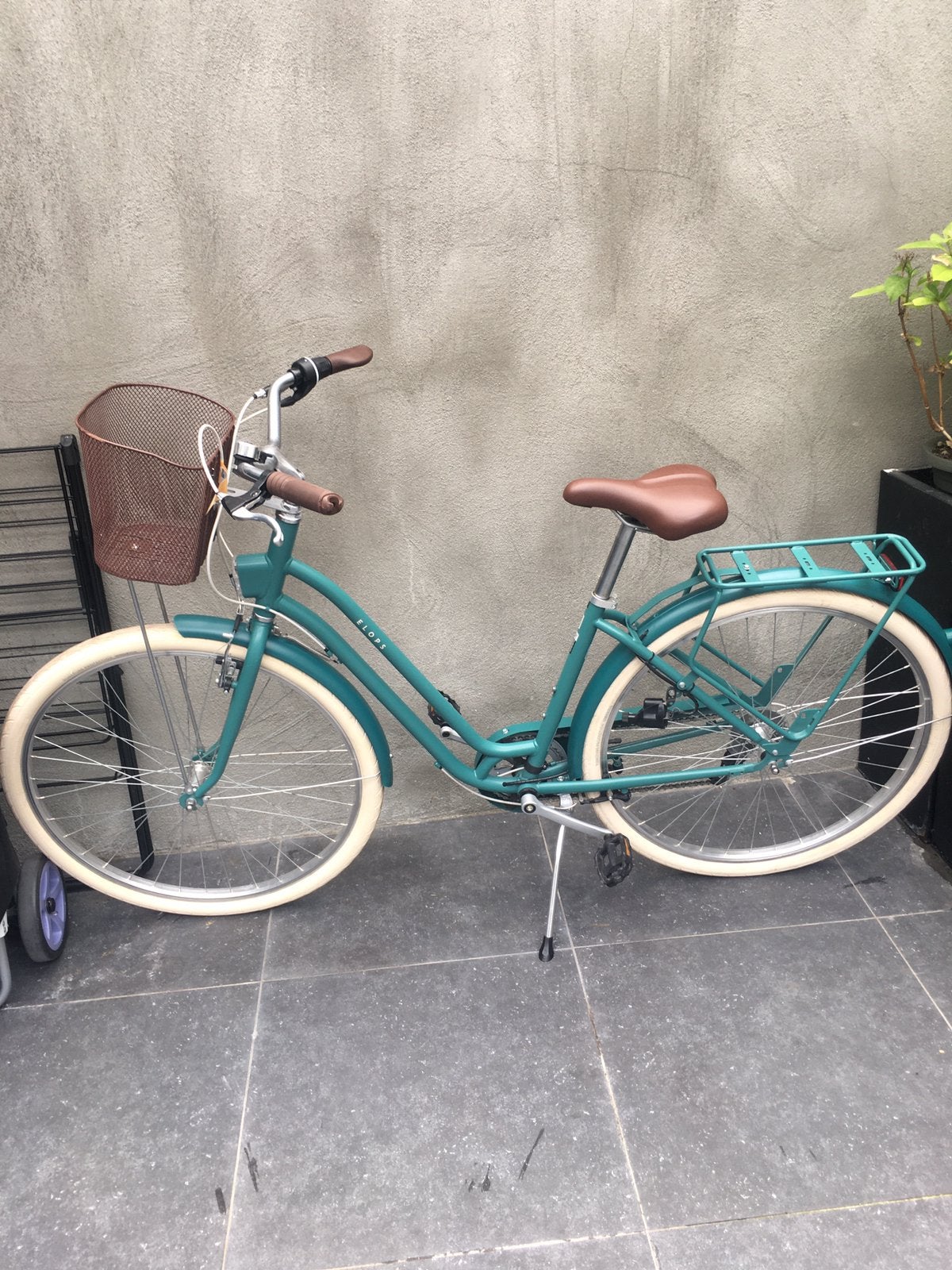 Btwin Elops damesfiets met mandje in zeer goede staat, Ophalen, Velgrem, Versnellingen, Zo goed als nieuw