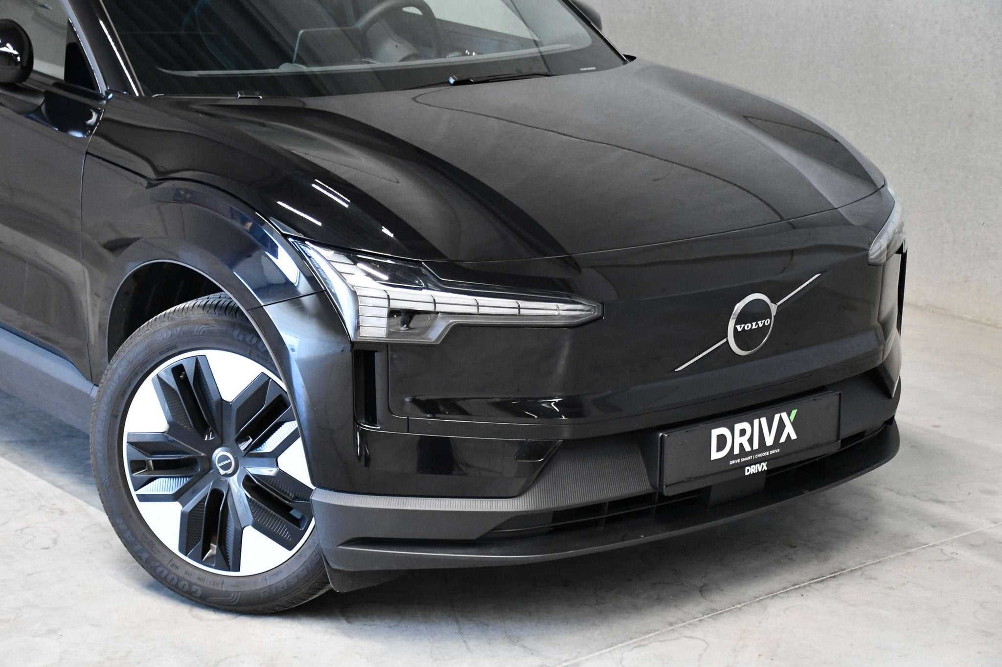 Volvo EX30 51 kWh - Plus - Camera - Harman Kardon - Zetelver, Automaat, Gebruikt, EX30, Zwart