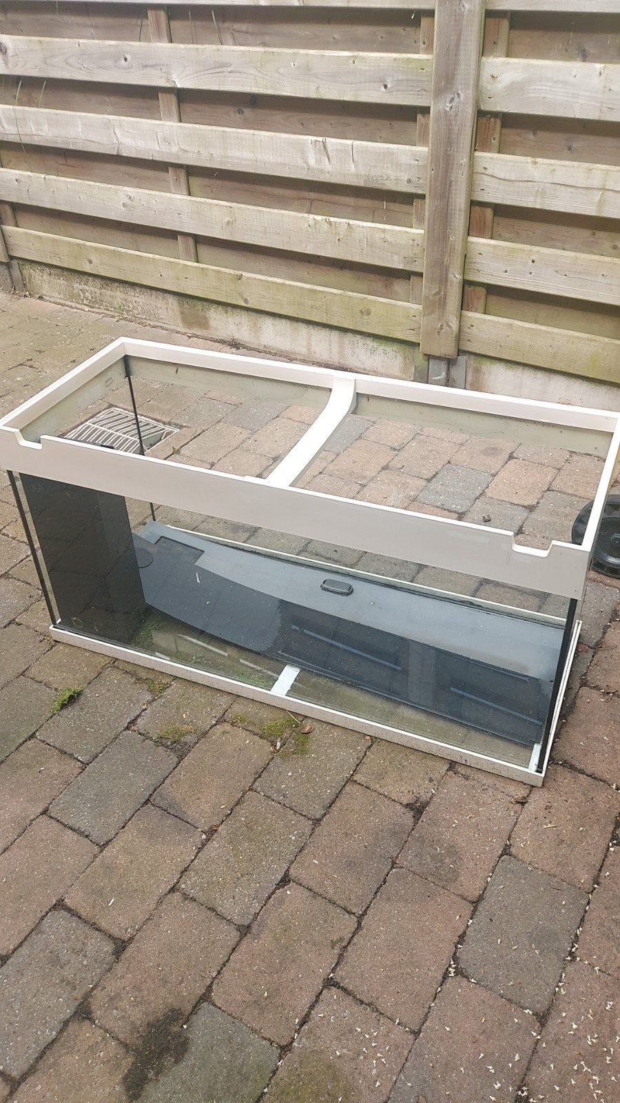 Aquarium en kast, Ophalen