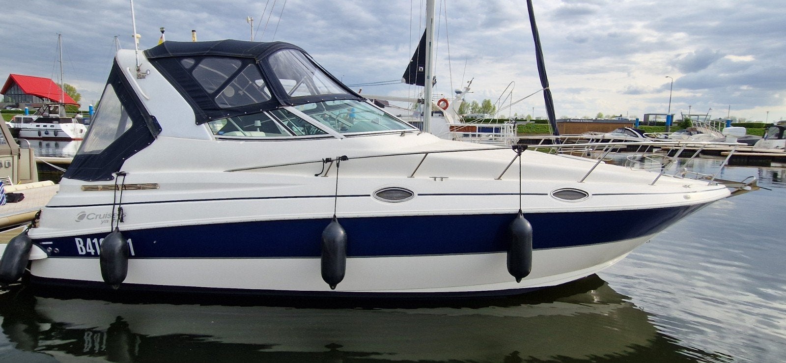 Cruisers Yachts 280 CXI, Ophalen, Binnenboordmotor, Polyester, Walstroom