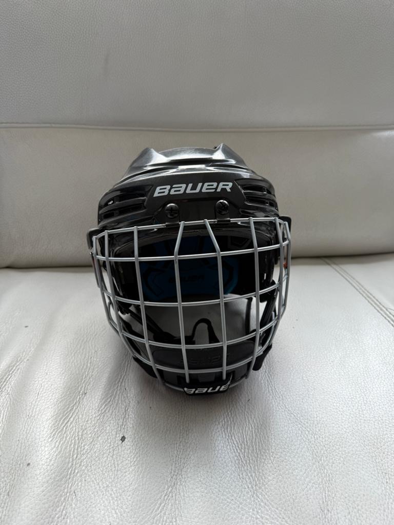 BAUER helm en ijshockeyhandschoenen, Sport en Fitness, IJshockey, Ophalen, Zo goed als nieuw