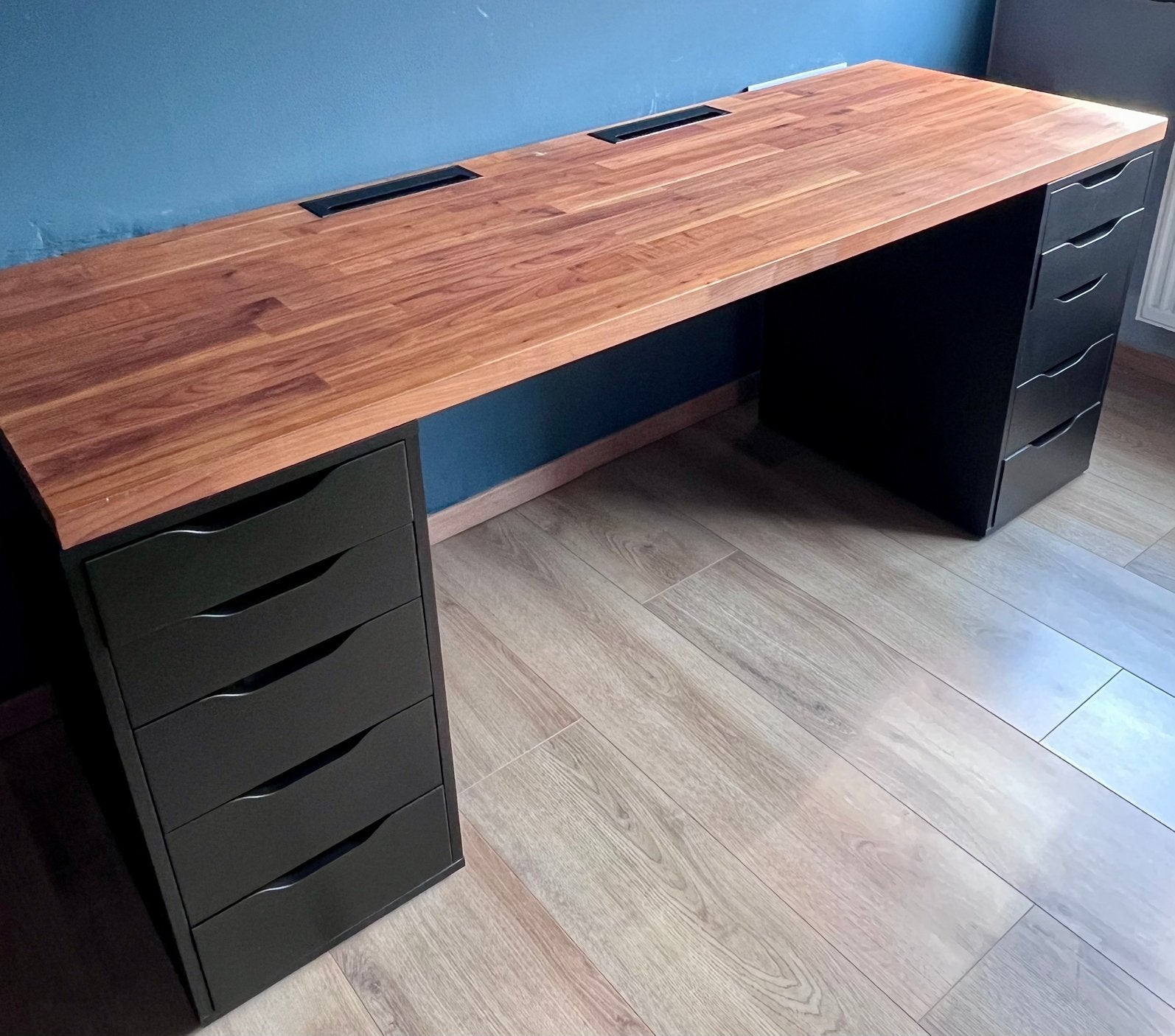 Groot IKEA TOLKEN tafelblad walnoot 2 zwarte ALEX sokkels, Ophalen, Gebruikt, 63 cm, Hout